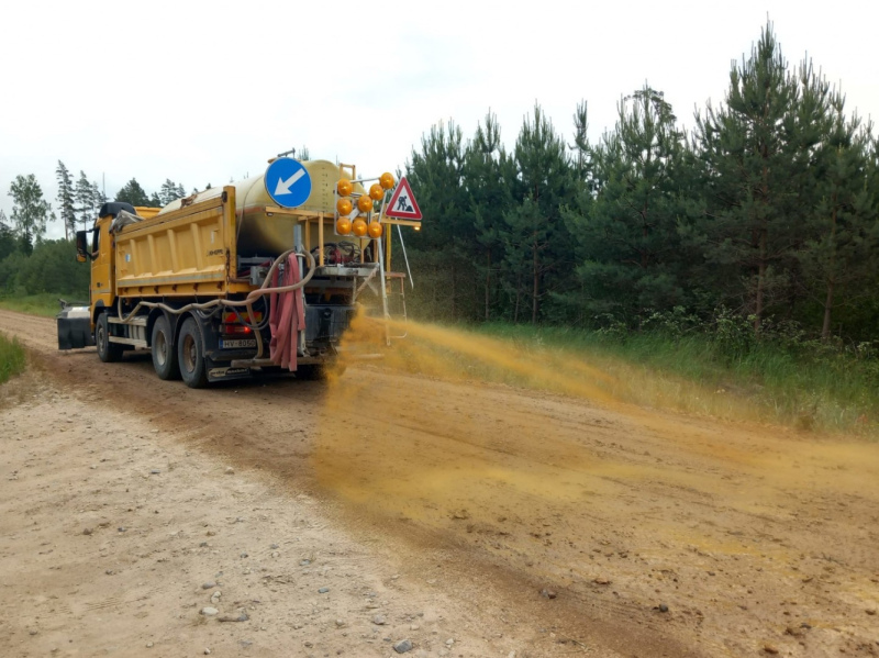 Latvijas zinātnieki izstrādā jaunu tehnoloģiju ceļu atputekļošanai