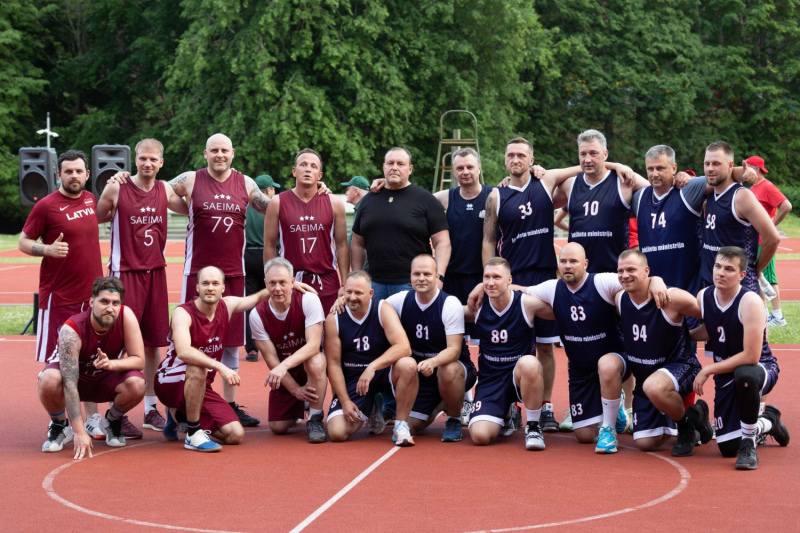 Sporta sezonas noslēguma sacensībās Iekšlietu ministrijas komandai uzvara basketbolā