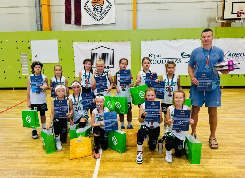 Tukuma sporta skolas basketbolistes A.Kraukļa kausā U10 vecuma grupā izcīna 2.vietu