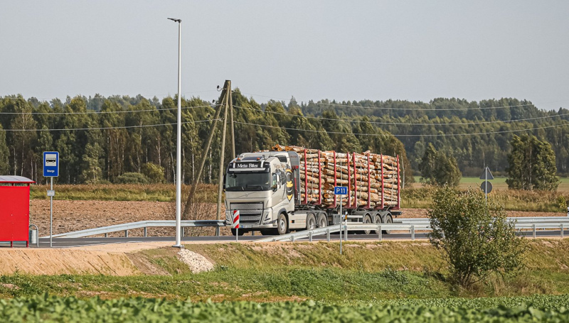 Vinjeti kravas automašīnām plāno aizstāt ar maksu par nobrauktajiem kilometriem